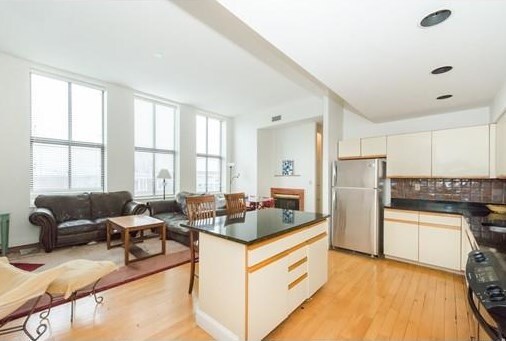 Foto principal - 841 Parker St