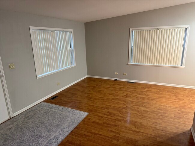 Foto del edificio - 410 Ashwood Ct