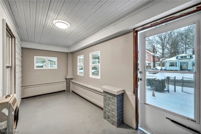 Building Photo - 960 Whittier Ave