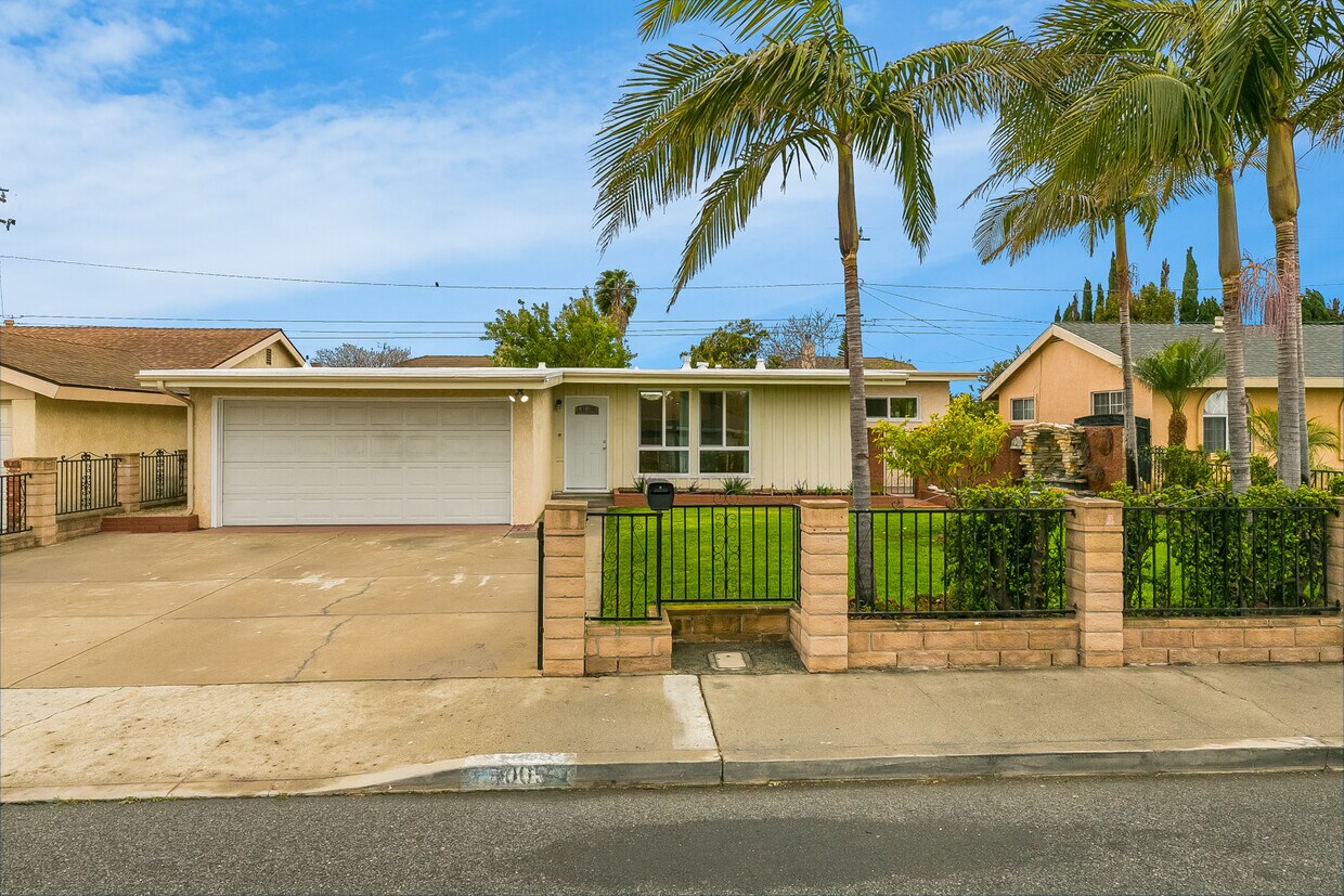 1005 Saratoga St, Oxnard, CA 93035 Townhome Rentals in Oxnard CA