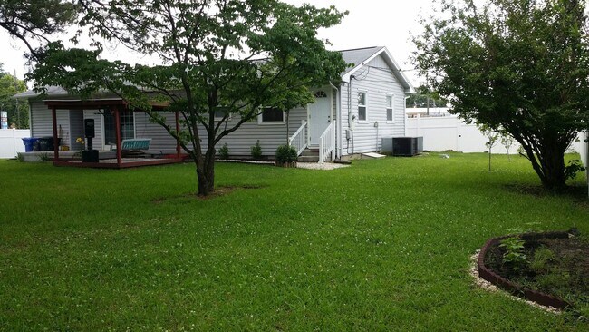 Foto del edificio - NEWLY RENOVATED RENTAL HOME!!