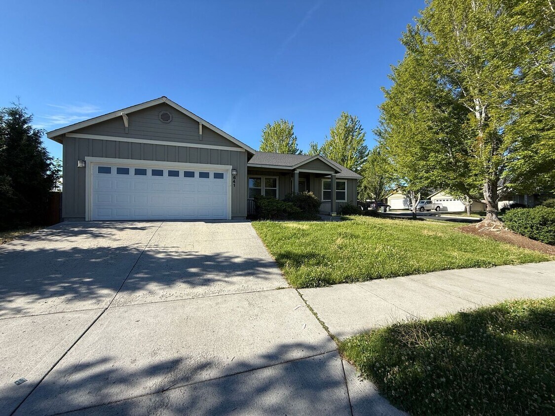 Foto principal - 3 Bedroom / 2 Bath Home in Madras