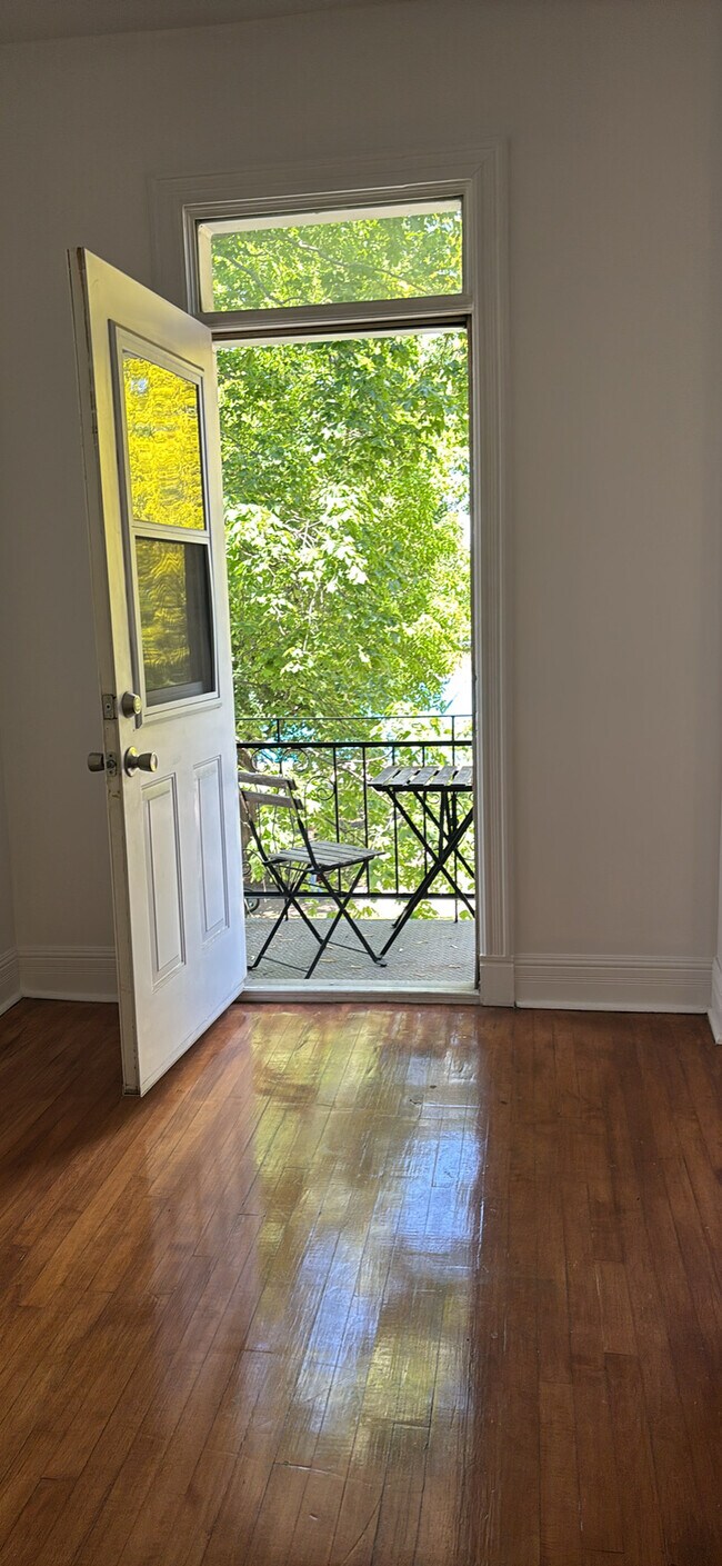 Photo du bâtiment - 846 Av Wiseman