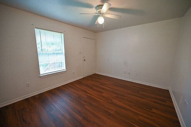Foto del edificio - Cozy 2 Bedroom 1 Bath 2nd floor unit