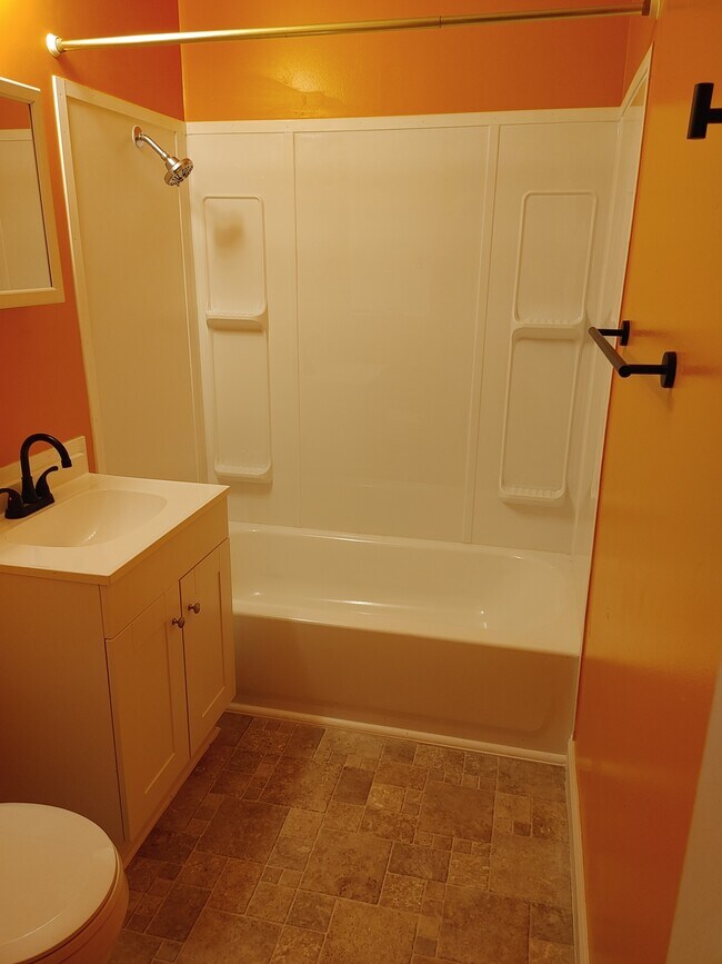 Foto del edificio - 2121 Euclid Ave