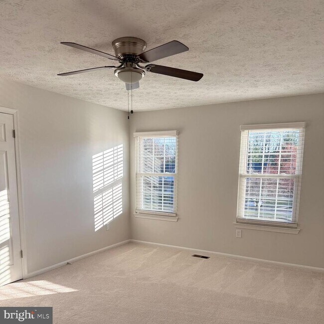 Foto del edificio - 2401 W Rosecroft Village Cir
