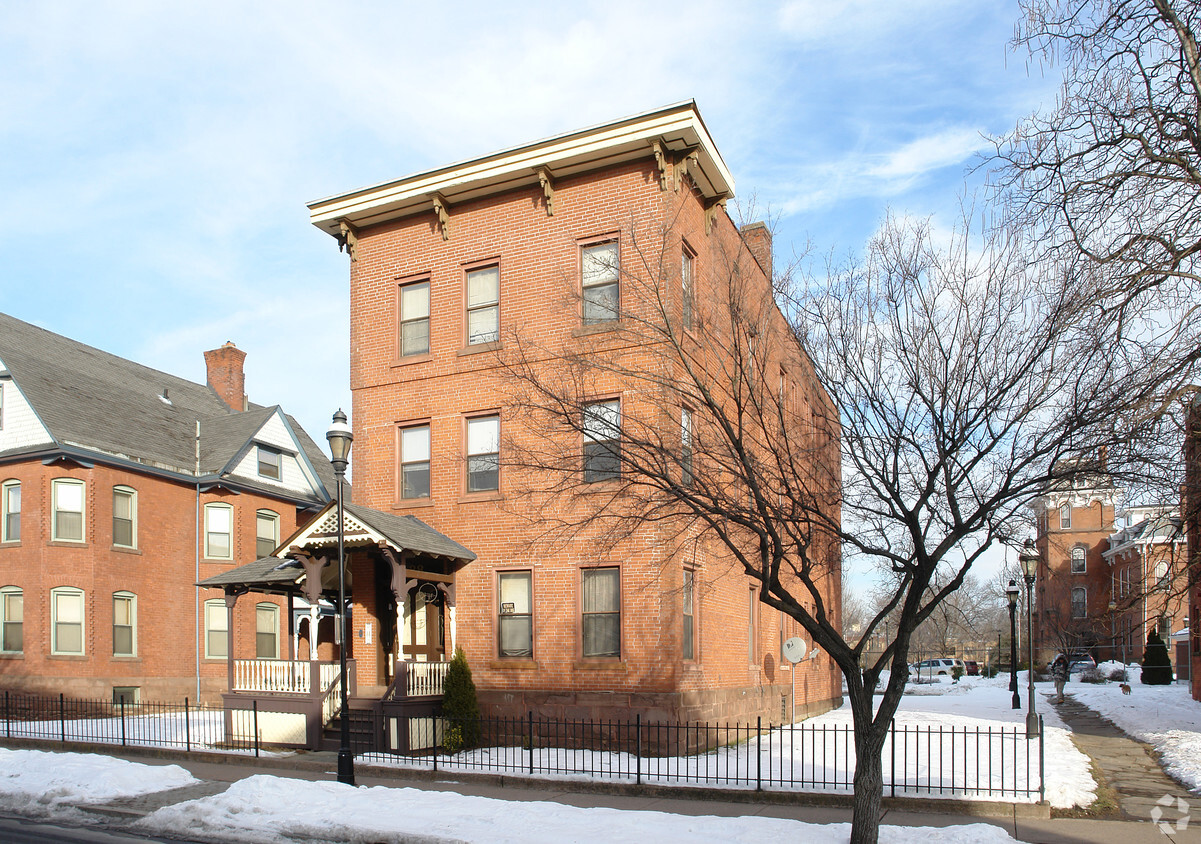 Building Photo - Congress Street Apartments