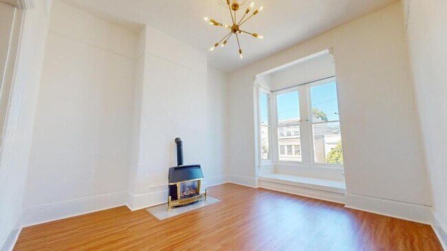 Building Photo - 35 28th St