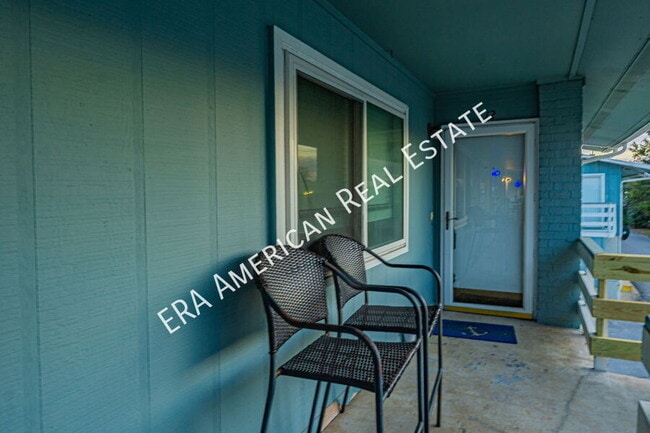 Building Photo - 726 Eglin Pkwy NE