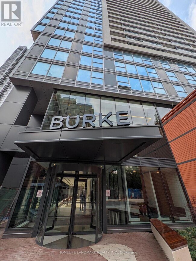 Building Photo - 609 Sherbourne St