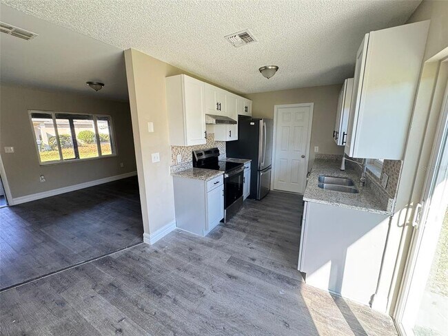 Foto del edificio - 504 Blackbird Ln