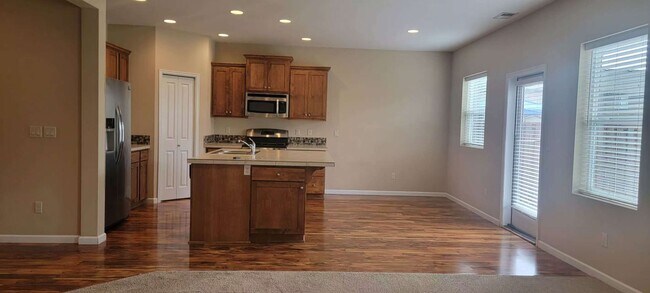 Building Photo - 4 bedroom with one large bonus room