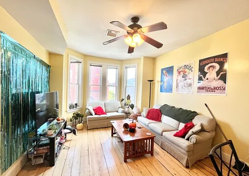 Foto del edificio - 731 Parker St