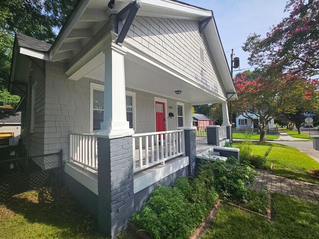 Photo - 3000 Peronne Avenue House