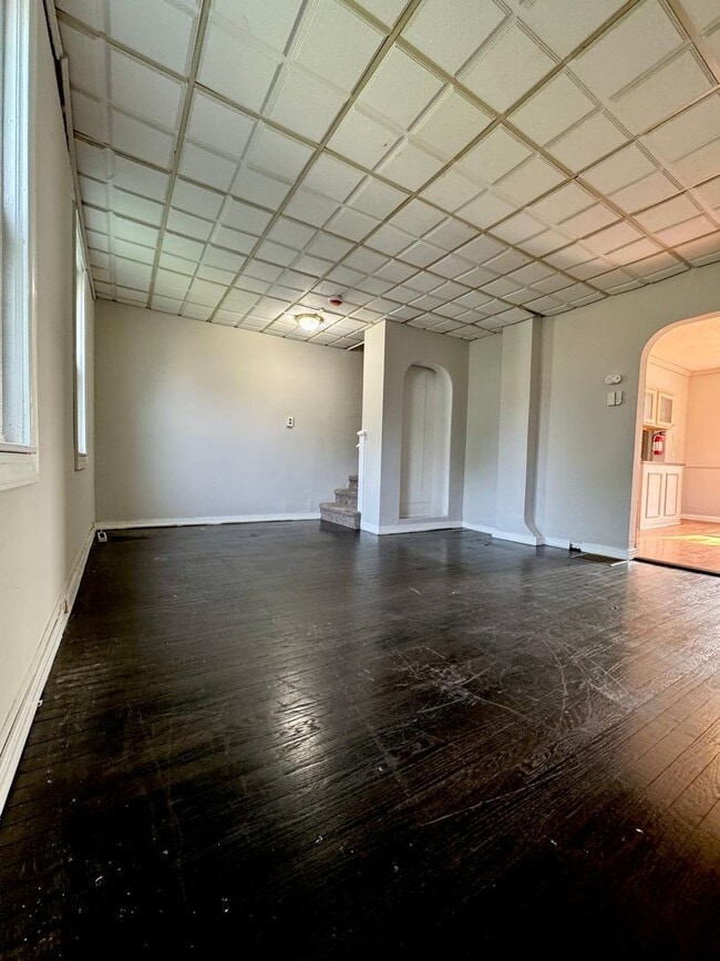 Foto del edificio - Spacious 3 Bedroom House with 1 bath for R...