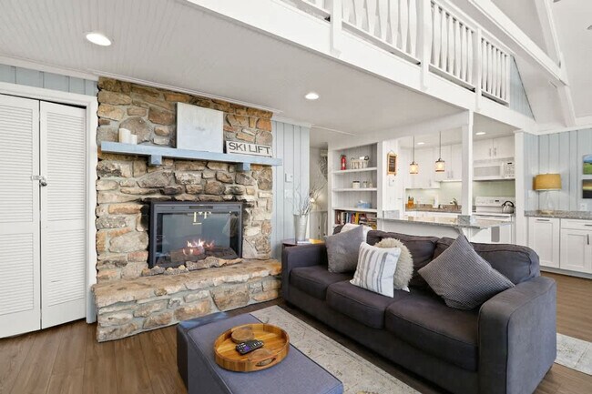 Foto del edificio - 109 N Pinnacle Ridge Rd