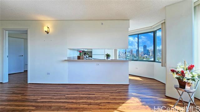 Building Photo - 1314 Kalakaua Ave