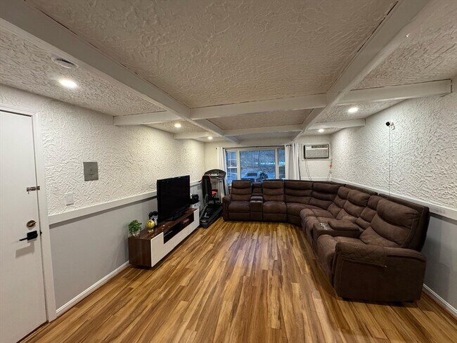 Foto del edificio - 53 Swanson Ct