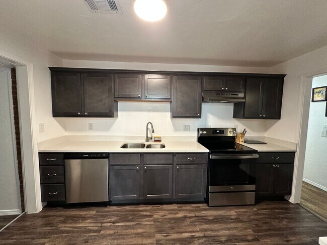 Building Photo - For Rent – Charming NW OKC Home with Solar...