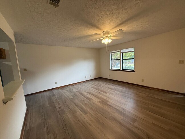 Foto del edificio - 311/313 Reed St