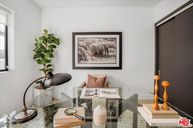 Foto del edificio - 616 N Fuller Ave