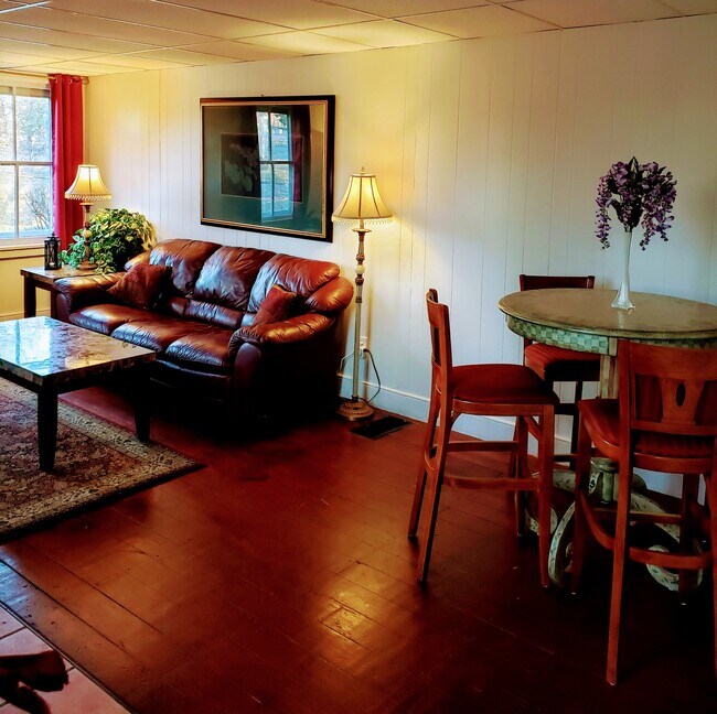 Sala de estar y comedor - 3849 Township Line Rd