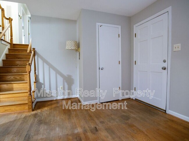 Foto del edificio - 1321 Warminster Dr