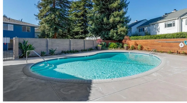 Building Photo - Modern Coastal Living – Remodeled 2BR in C...