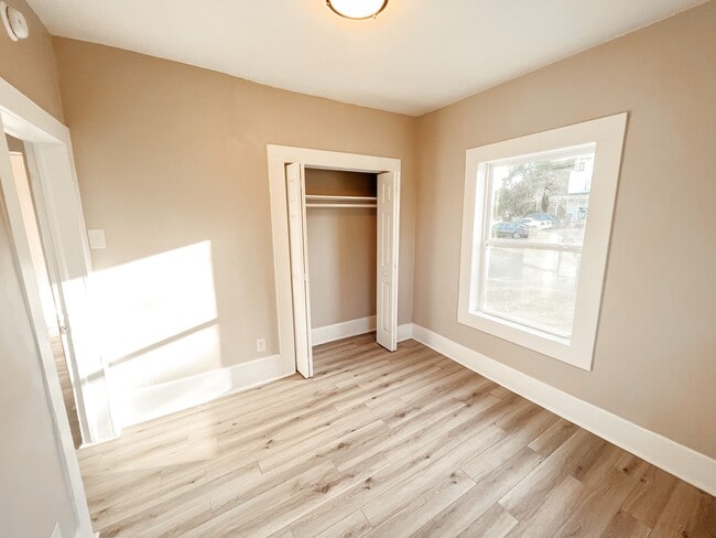 Building Photo - 302 New St