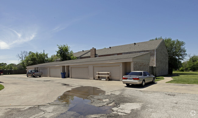 Building Photo - Mayfair Village Townhomes