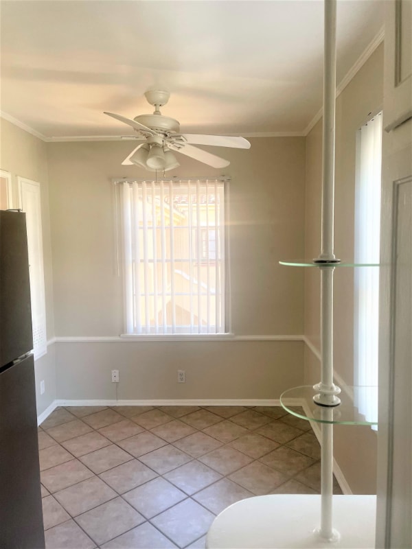 Foto del edificio - 225 S Gale Dr