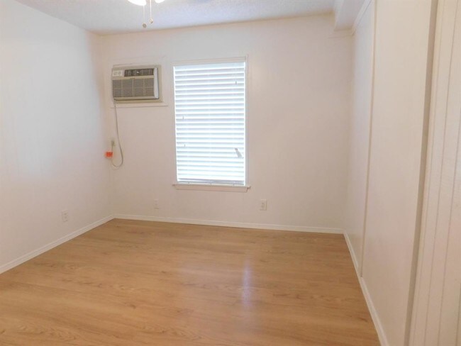 Building Photo - 4310 Mt Vernon St