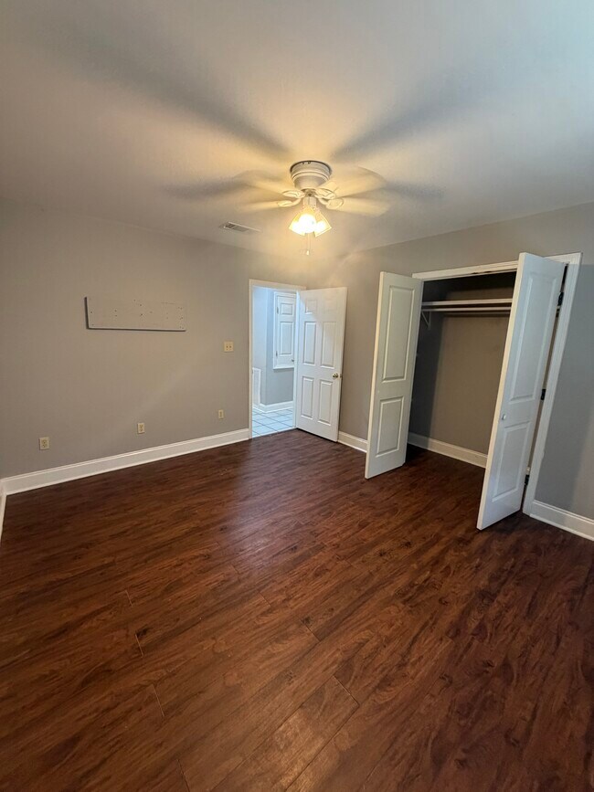 Foto del edificio - Crystal Lake Apartments