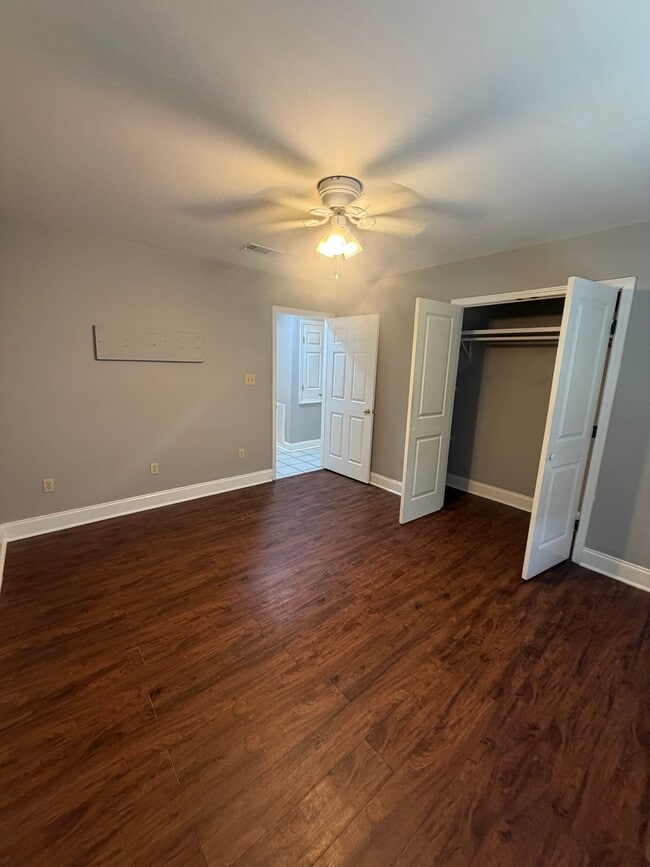 Building Photo - Crystal Lake Apartments