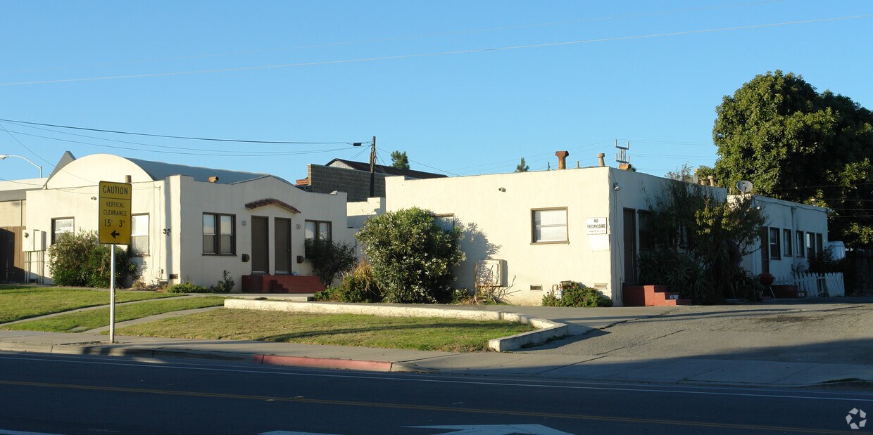 Building Photo - 35 E Rossi St