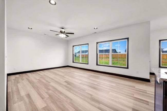 Building Photo - 506 Victoria Wy