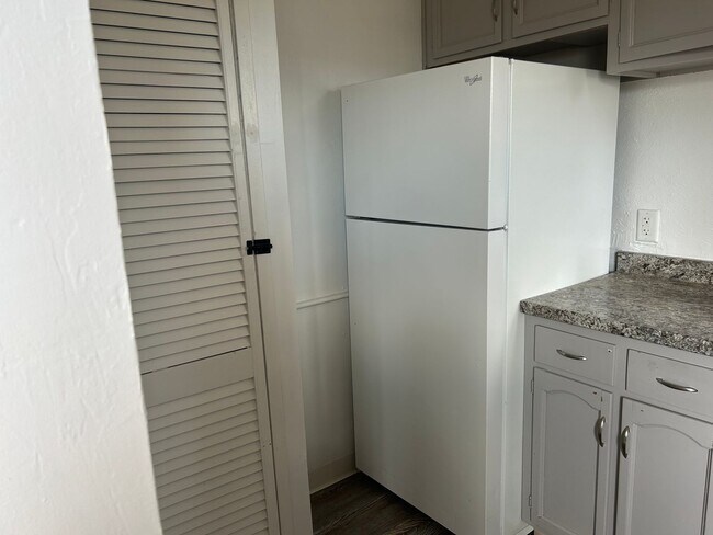 Building Photo - 590 Denslowe Dr