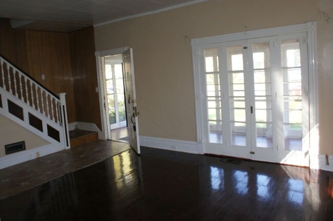 Building Photo - 2646 Terrace Ln