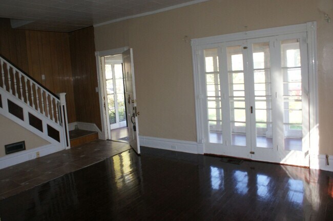 Foto del edificio - 2646 Terrace Ln