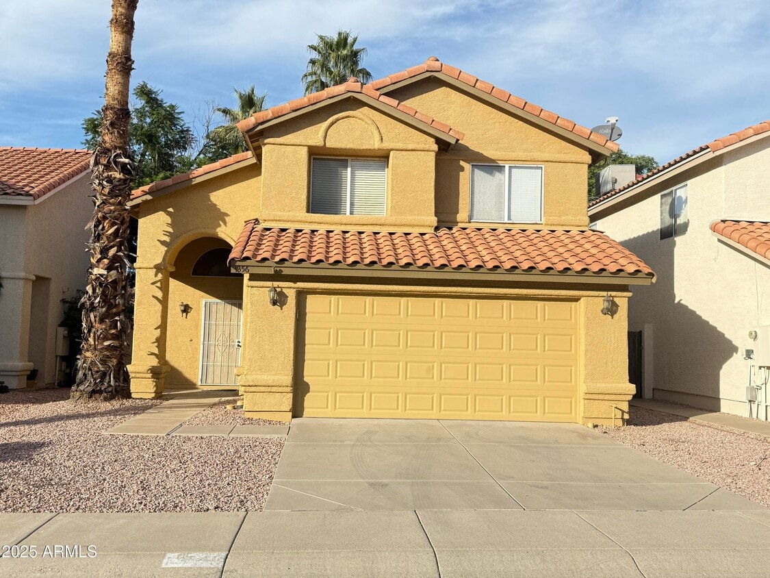 Foto principal - 1356 E Helena Dr