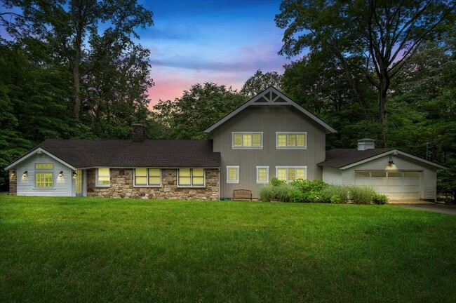 Building Photo - 7 Westview Ln