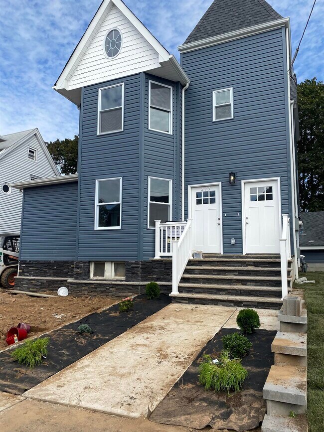 Building Photo - 273 Randolph Ave