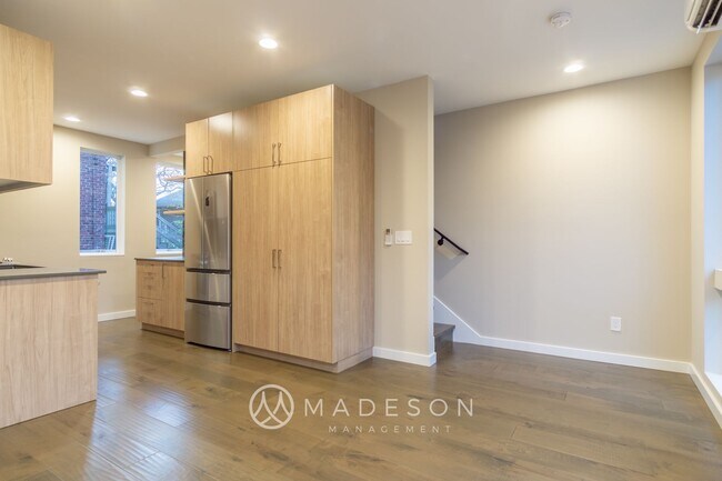 Foto del edificio - 322 N 53rd St