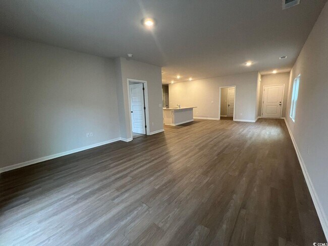 Foto del edificio - 8216 Forest Edge Dr