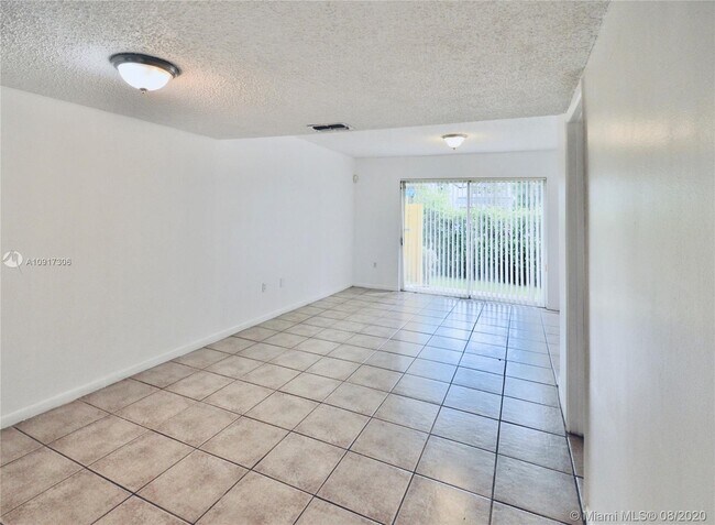 Foto del edificio - 3844 NW 90th Ave