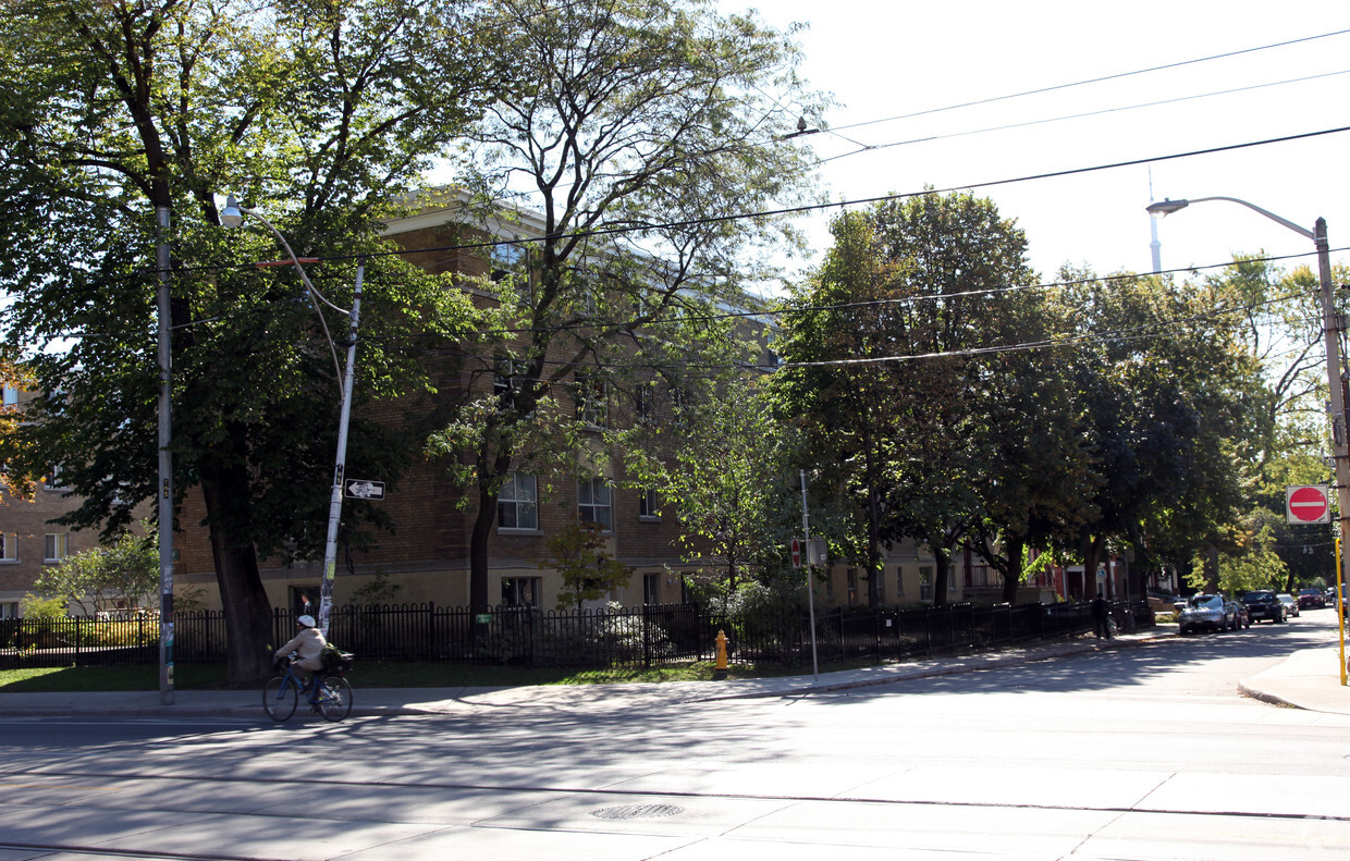 Building Photo - Cawthra Mansions Co-op