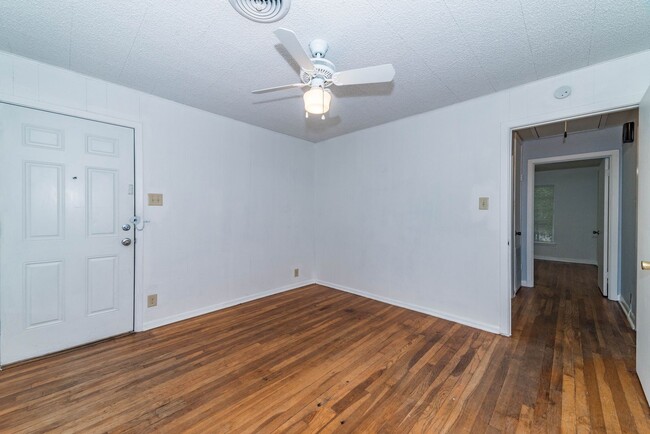 Building Photo - 3-BEDROOM NORTHRIDGE PARK DUPLEX
