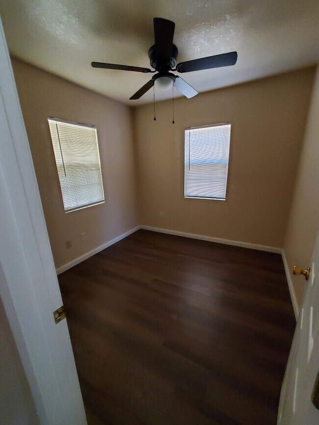 Foto del edificio - Roeding Road Duplex
