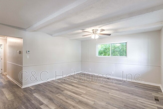 Foto del edificio - 20529 E 2nd St