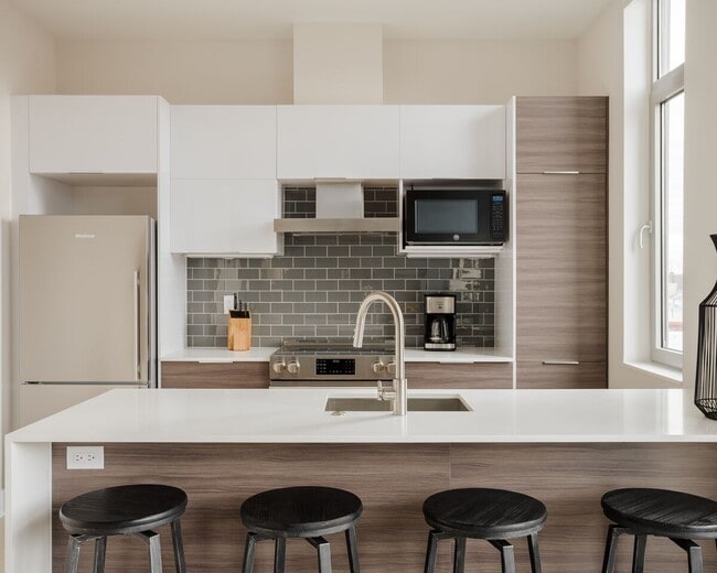 2 bed 2 bath - 313 Race Apartments